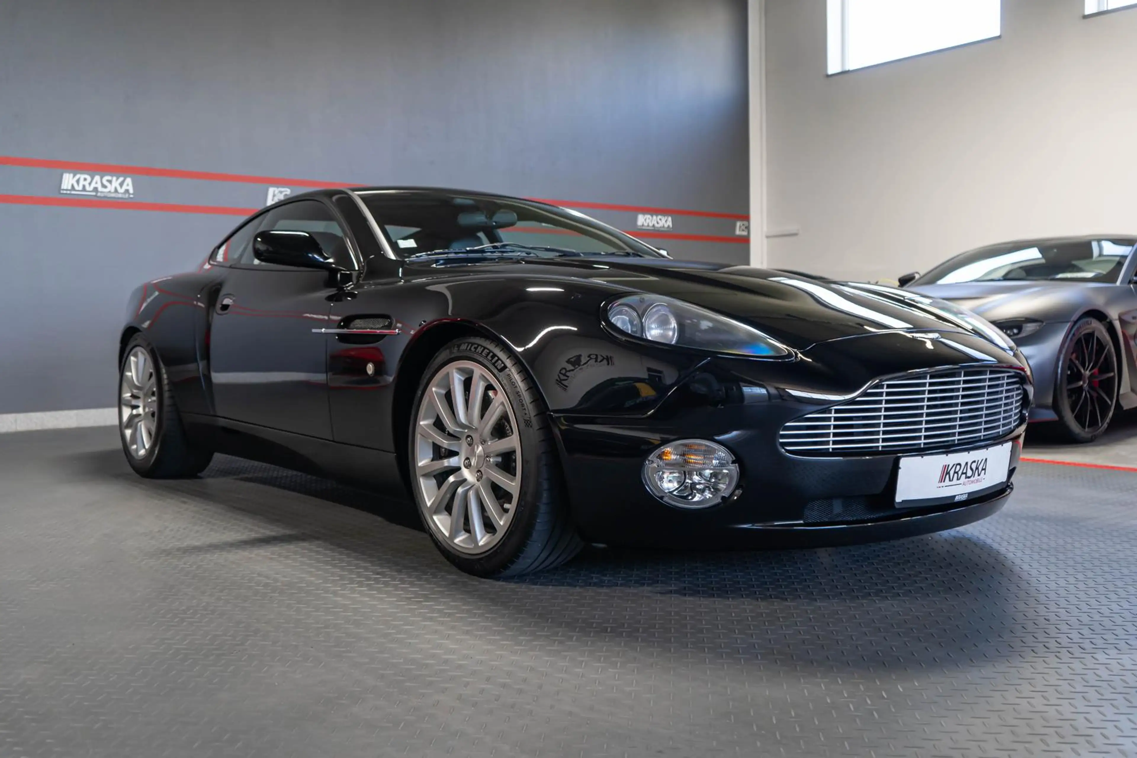 Aston Martin Vanquish V12 ASM Bowland-Black PDC 2+2 BUCKET — photo 6