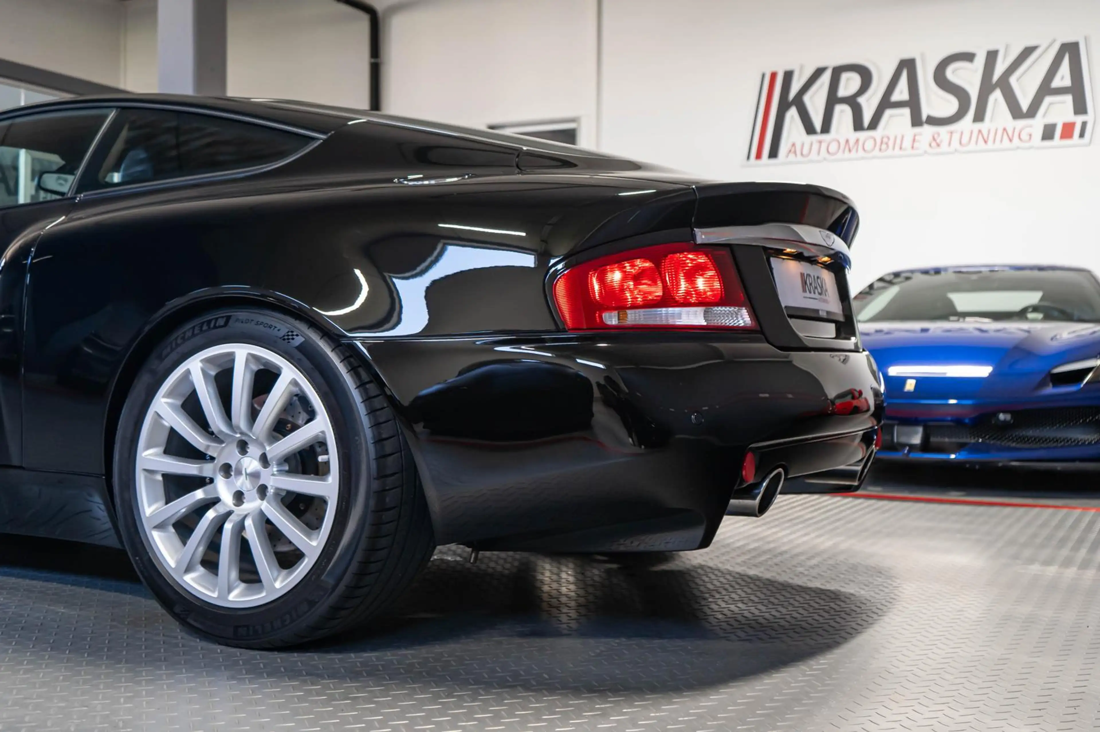 Aston Martin Vanquish V12 ASM Bowland-Black PDC 2+2 BUCKET — photo 12