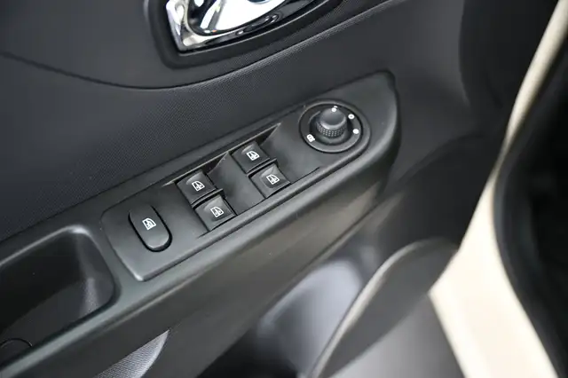 Renault Captur view 30
