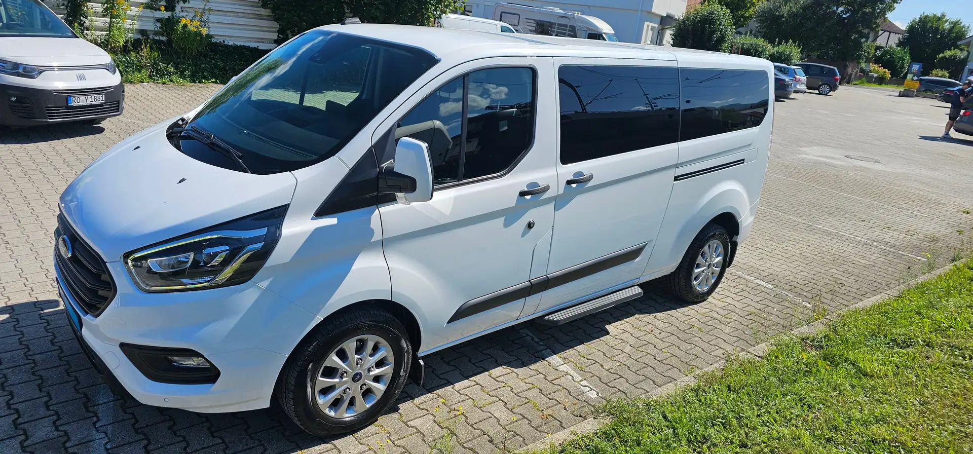 Ford Tourneo 2.0*TDCi*Custom*Kombi*L2*9Sitz*2xSchiebetür*AHK Weiß - 2