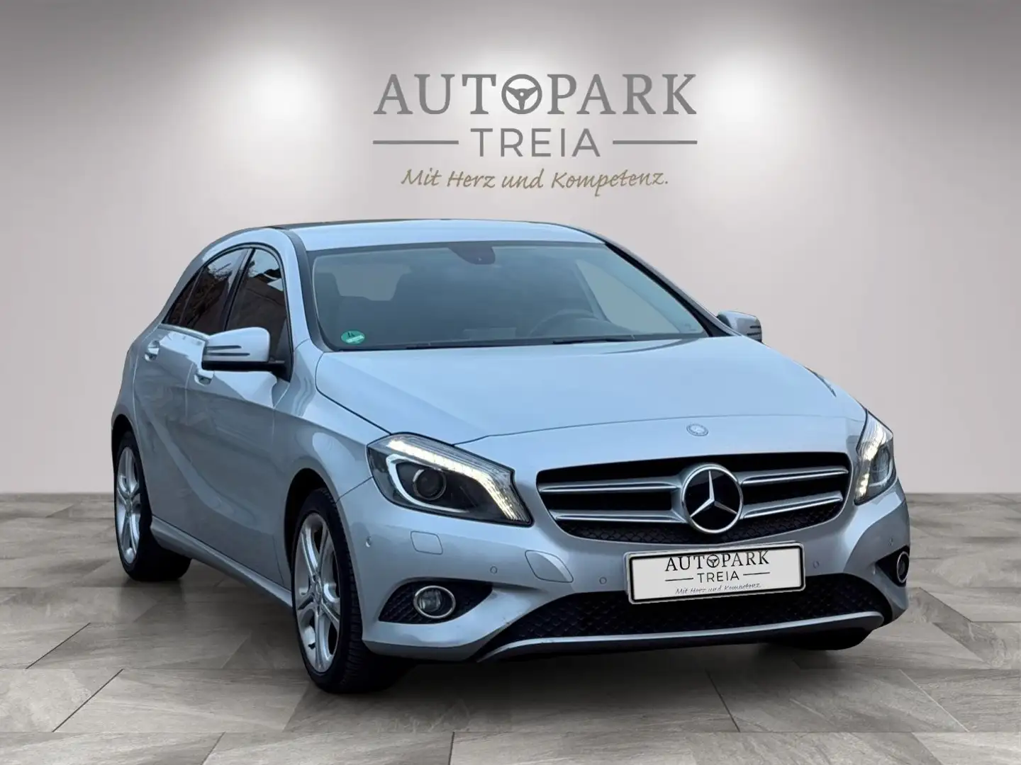 Mercedes-Benz A 200 CDI Urban AUTOMATIK|TEMPOMAT|KAMERA|NAVI Silber - 1