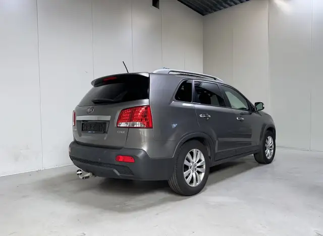 Kia Sorento view 3