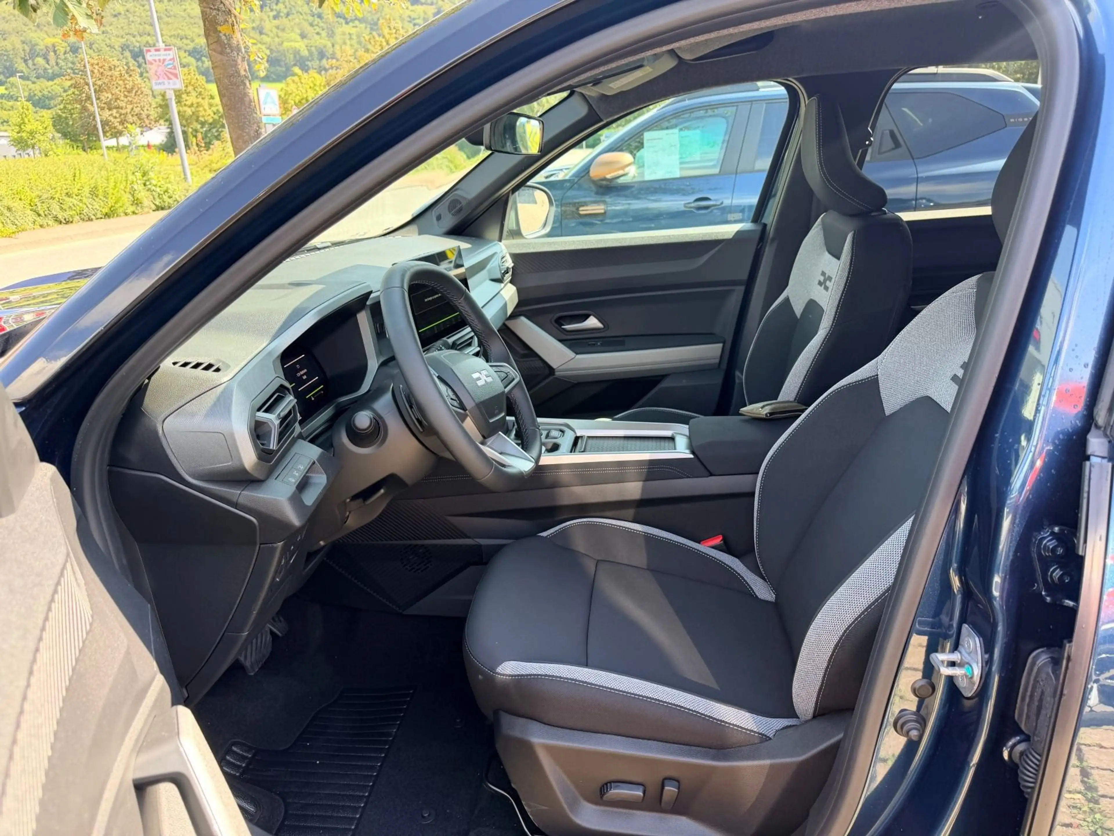 Dacia Bigster Journey Hybrid-G 150 4x4*City&WinterPlus — photo 7