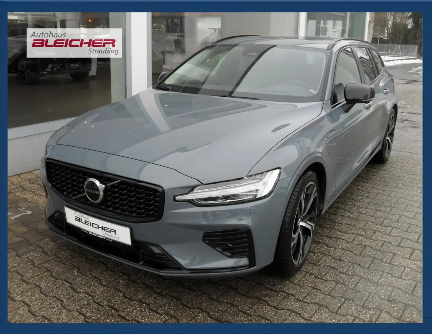 Volvo V60 T8 Ultimate Dark Recharge Plug-In Hybrid Grau - 1