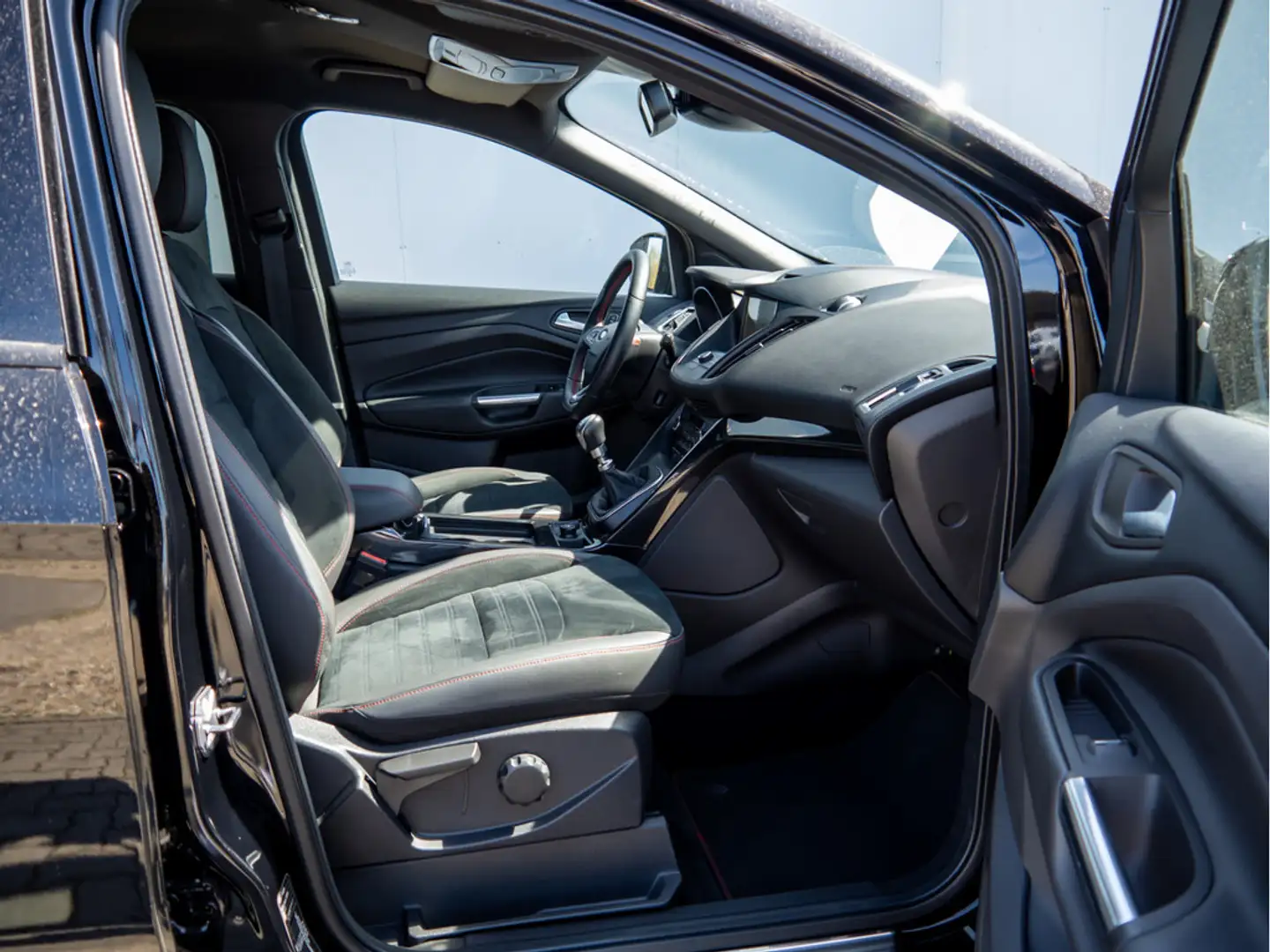 Ford Kuga ST-LINE PDC SHZ KAMERA XENON NAVI ACC Schwarz - 2