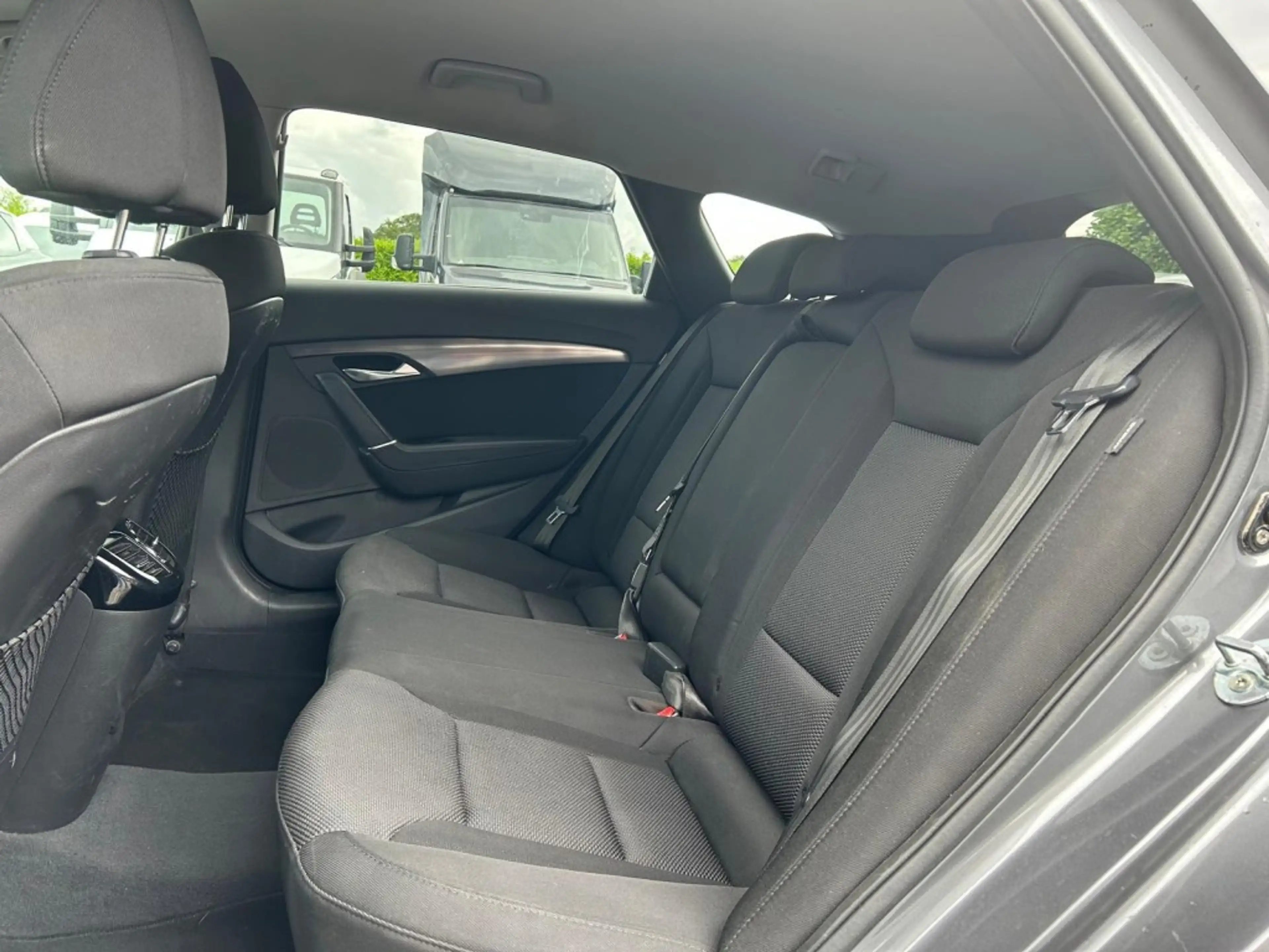 Hyundai i40 2.0 GDI I-VISION, LED, Cruise, Navi, Camera — photo 11