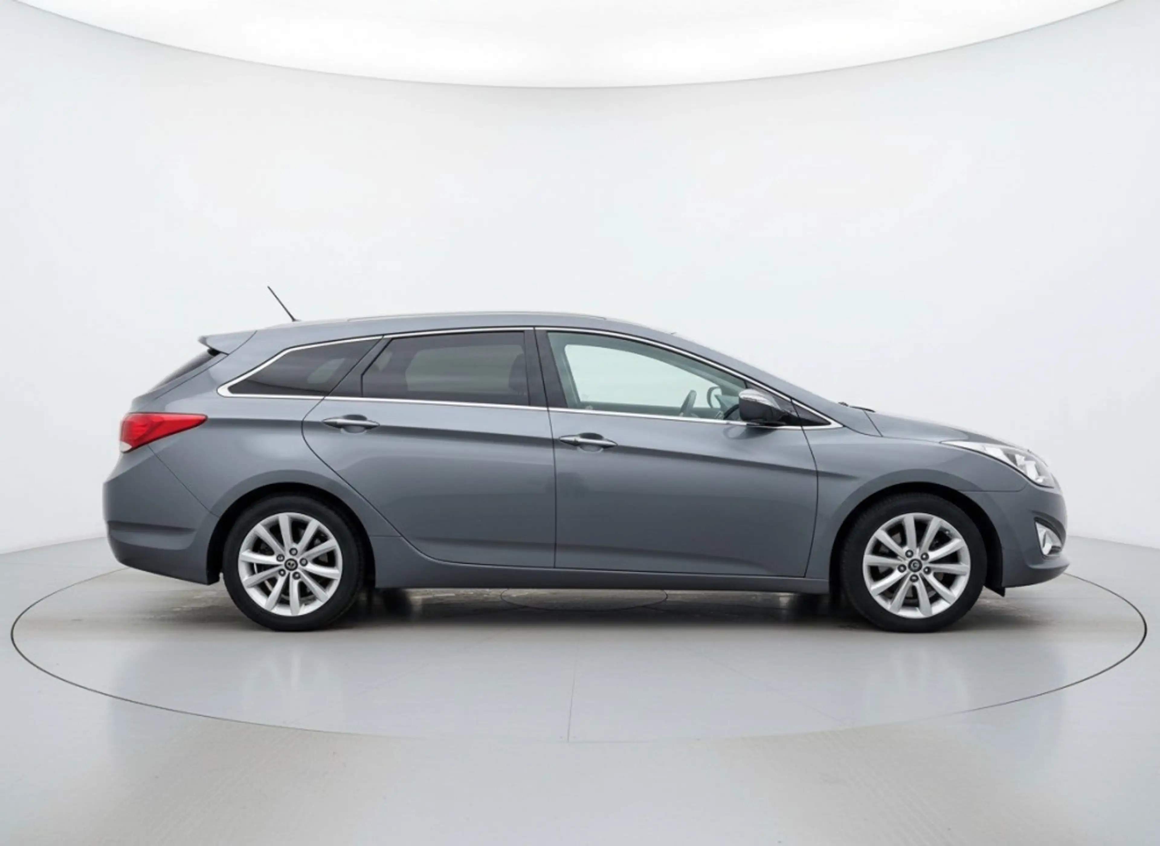 Hyundai i40 2.0 GDI I-VISION, LED, Cruise, Navi, Camera — photo 4