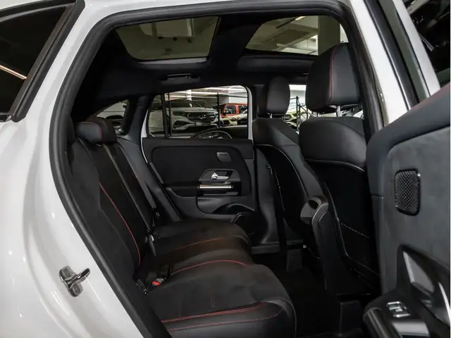 Mercedes-Benz GLA view 10