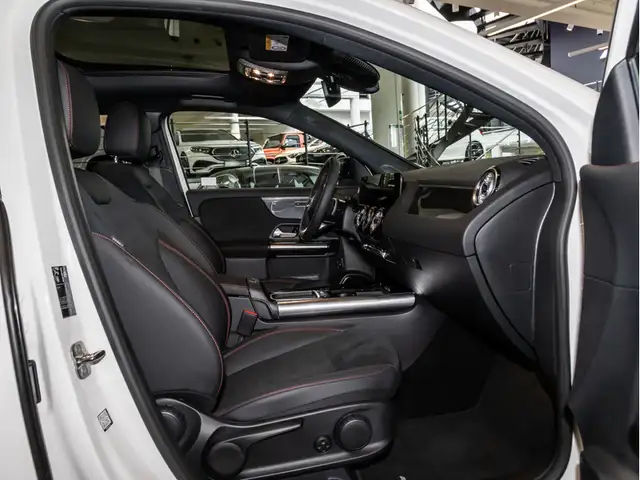 Mercedes-Benz GLA view 9