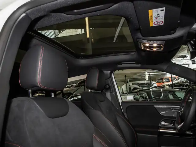 Mercedes-Benz GLA view 11