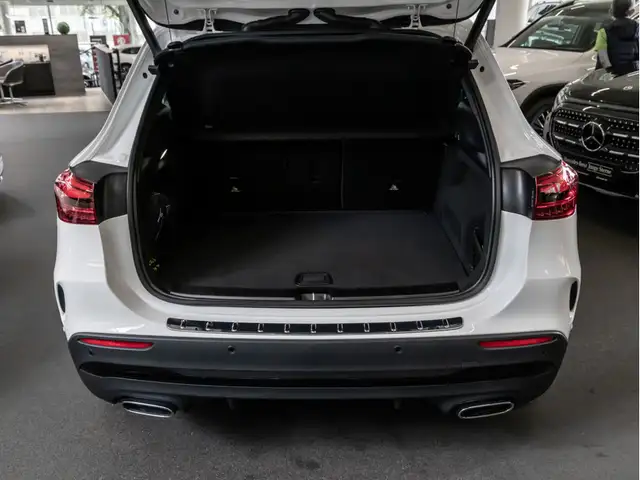 Mercedes-Benz GLA view 6