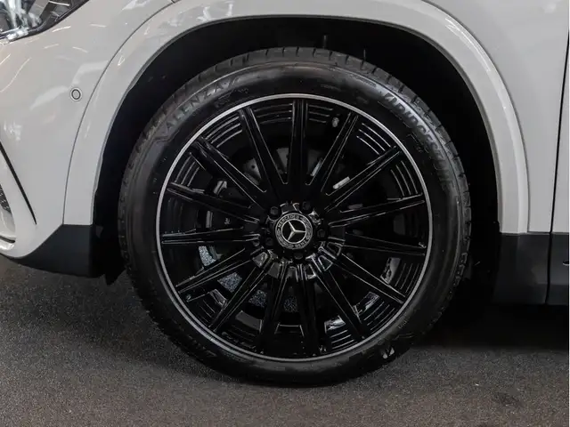 Mercedes-Benz GLA view 8