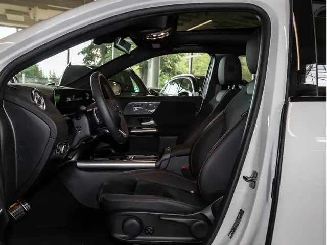 Mercedes-Benz GLA view 13