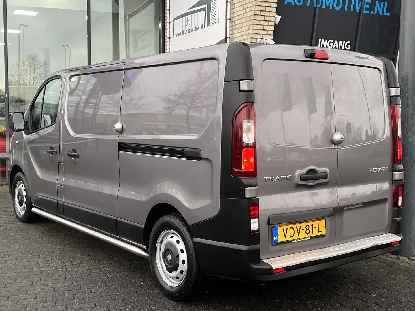 Renault Trafic 2.0 dCi 145 T29 L2H1*AUTO*A/C*OMVORMER*CAM*TEL*3P* Gris - 2