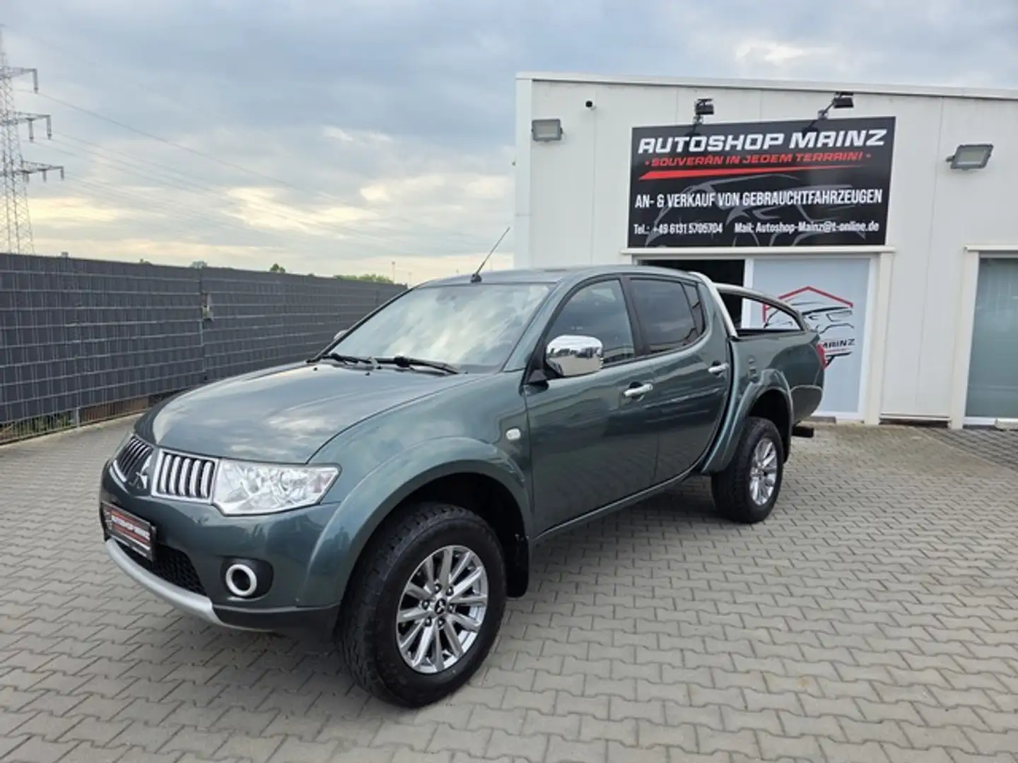 Mitsubishi L200 2.5DI-D 4WD Intense Doppelkabine **Top-Gepflegt** Green - 1