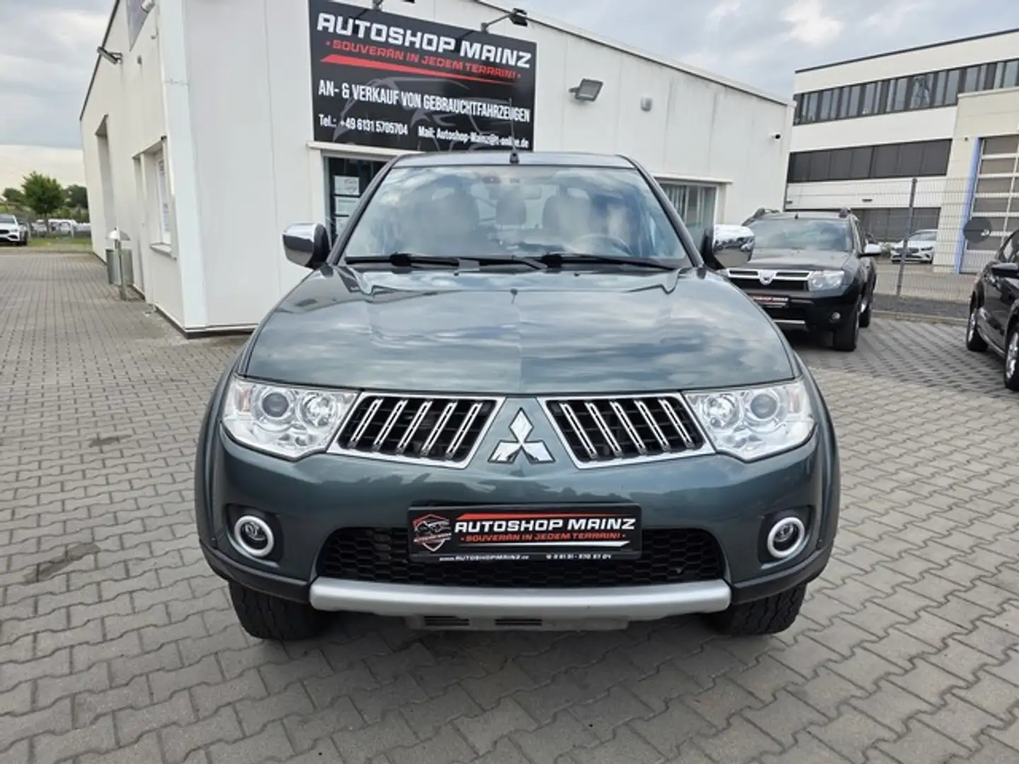 Mitsubishi L200 2.5DI-D 4WD Intense Doppelkabine **Top-Gepflegt** Зелёный - 2