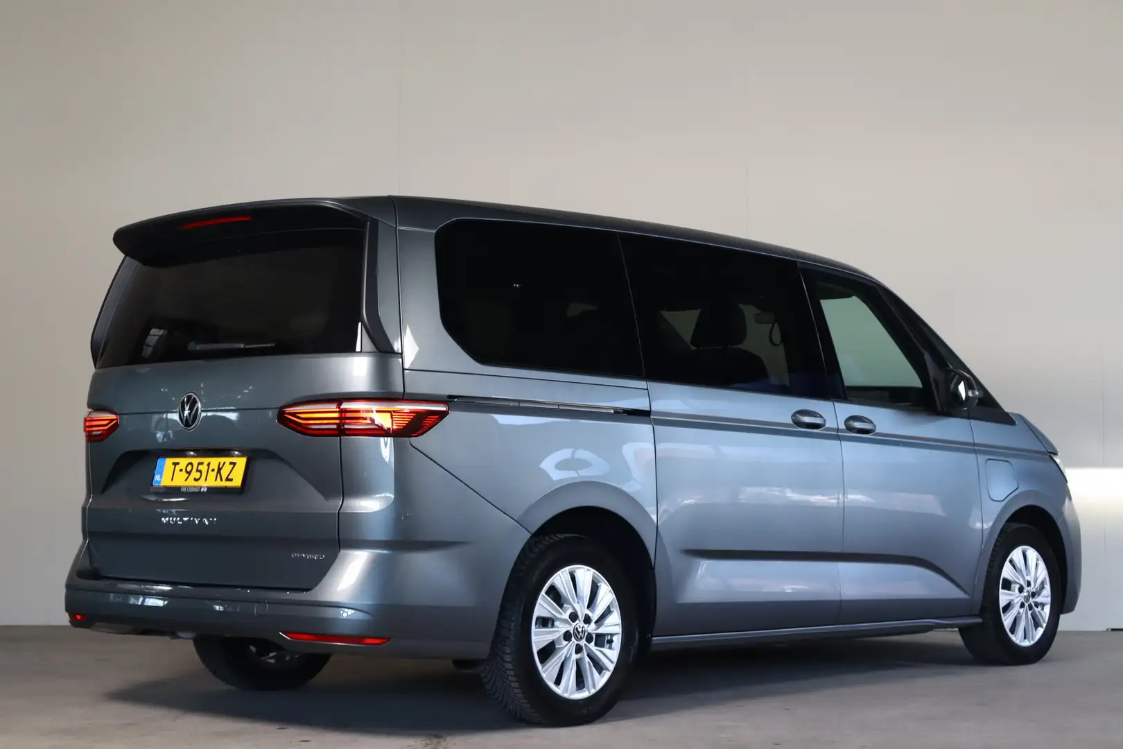 Volkswagen T7 Multivan 1.4 eHybrid L2H1 Style NL-Auto!! Pano-Dak I Elek.T Gri - 2