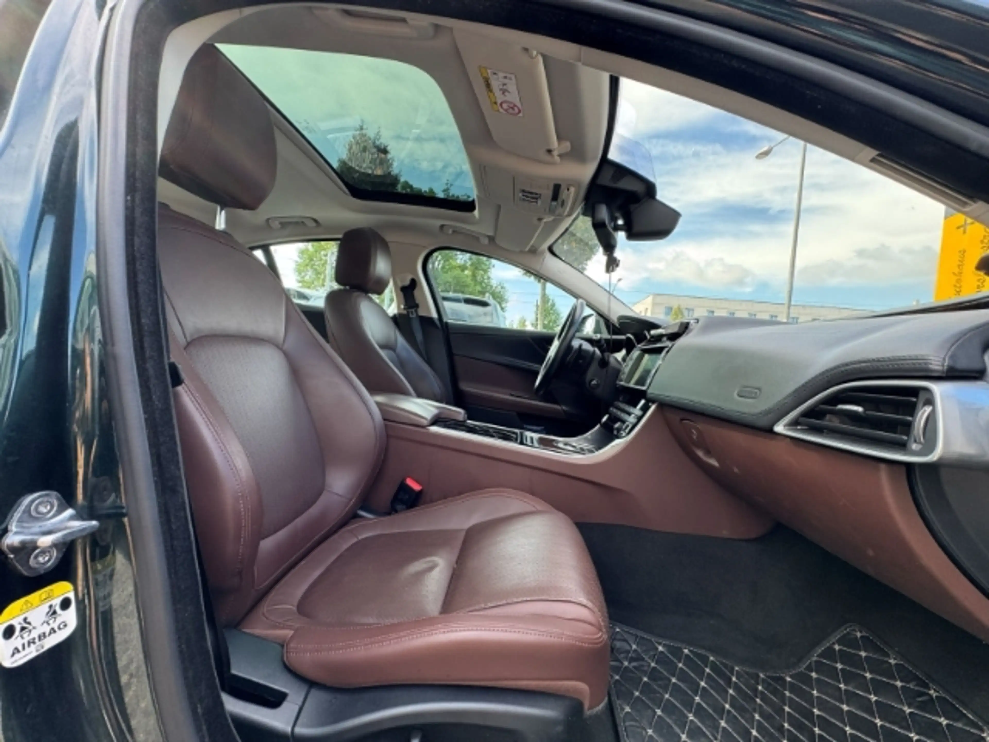 Jaguar XE Portfolio 20t Jaguar Navi Leder Bi-Xenon Lenkhzg&S — photo 6