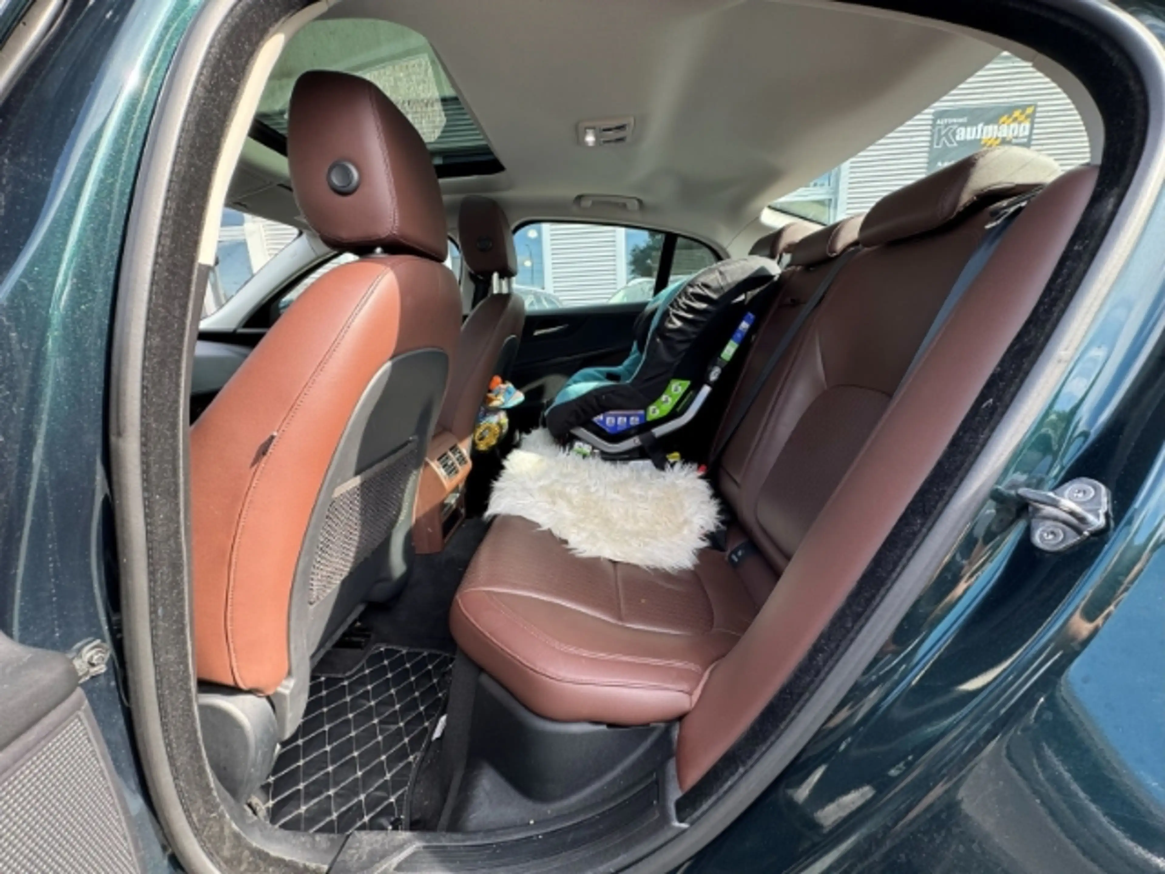 Jaguar XE Portfolio 20t Jaguar Navi Leder Bi-Xenon Lenkhzg&S — photo 4