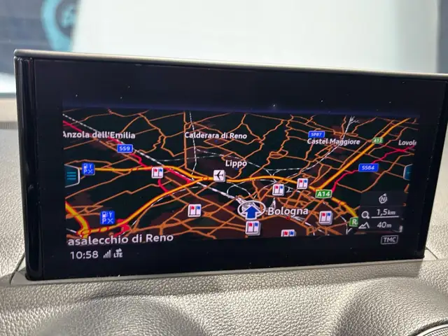 Audi Q2 view 13