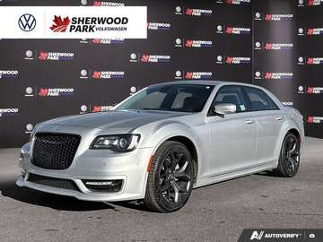 300 Touring L | HEATED SEATS | NAVI | PARK ASSIST