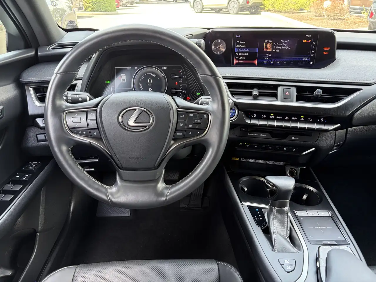 Lexus UX photo Lexus UX