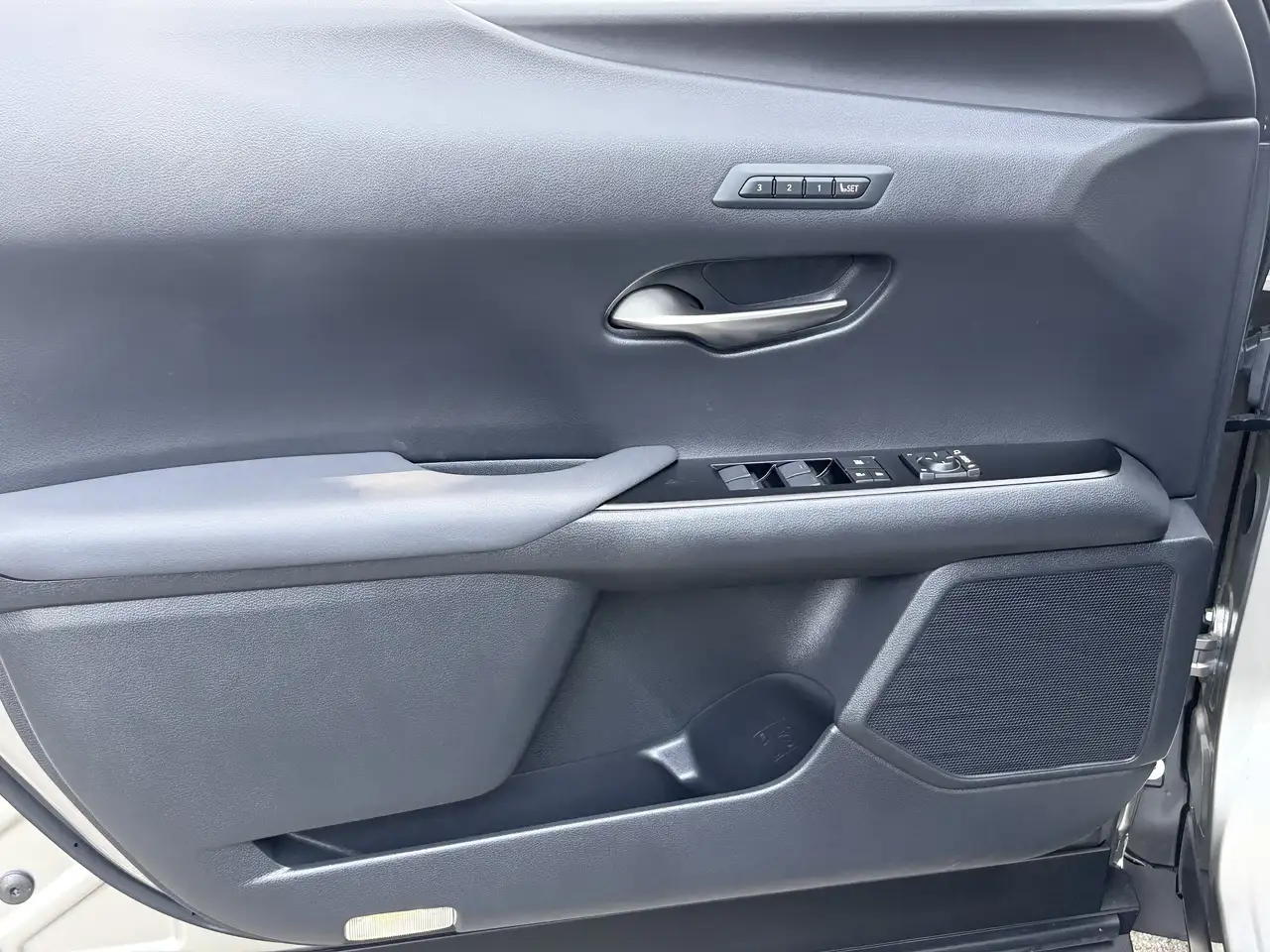 Lexus UX photo Lexus UX