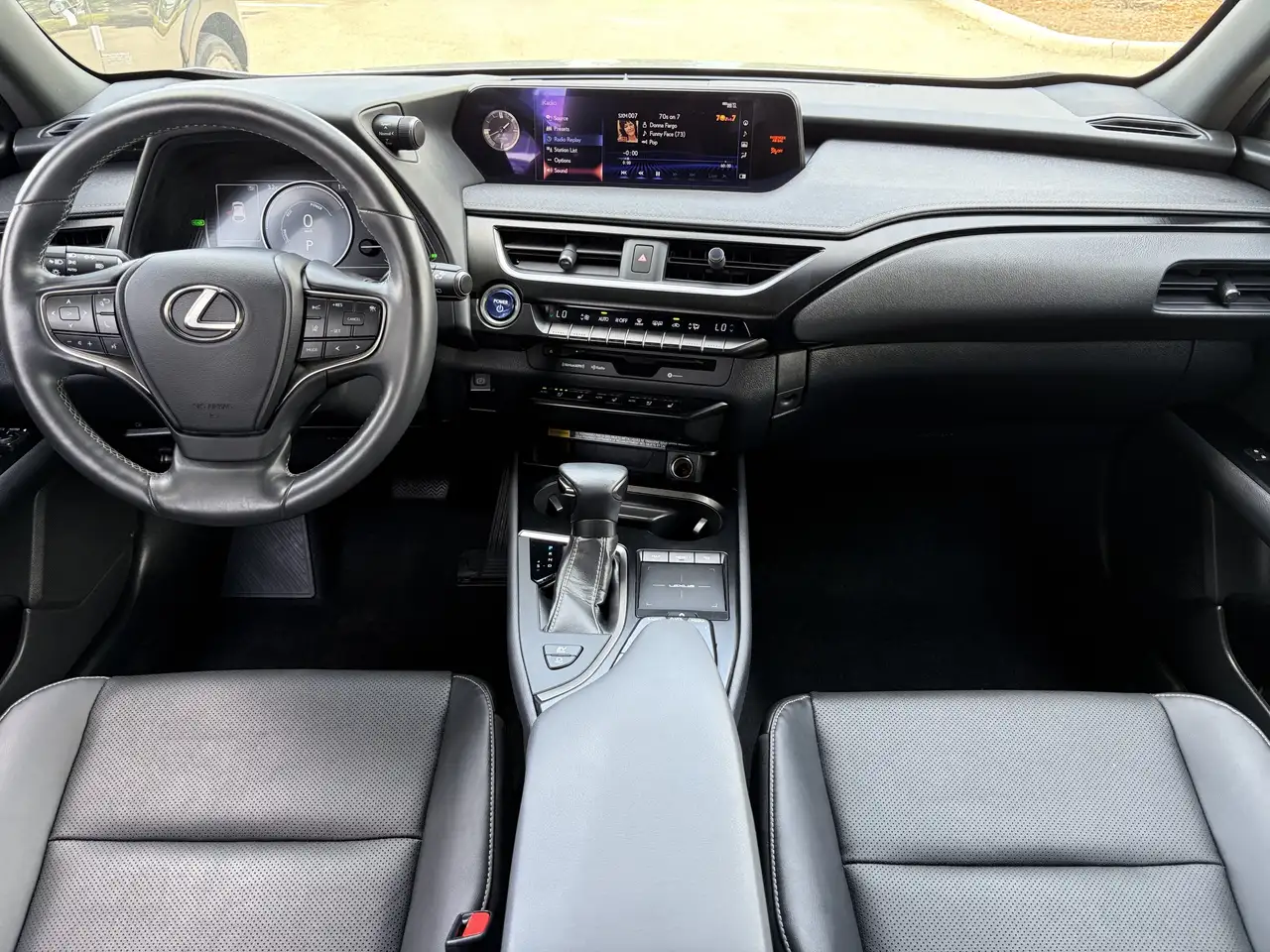 Lexus UX photo Lexus UX