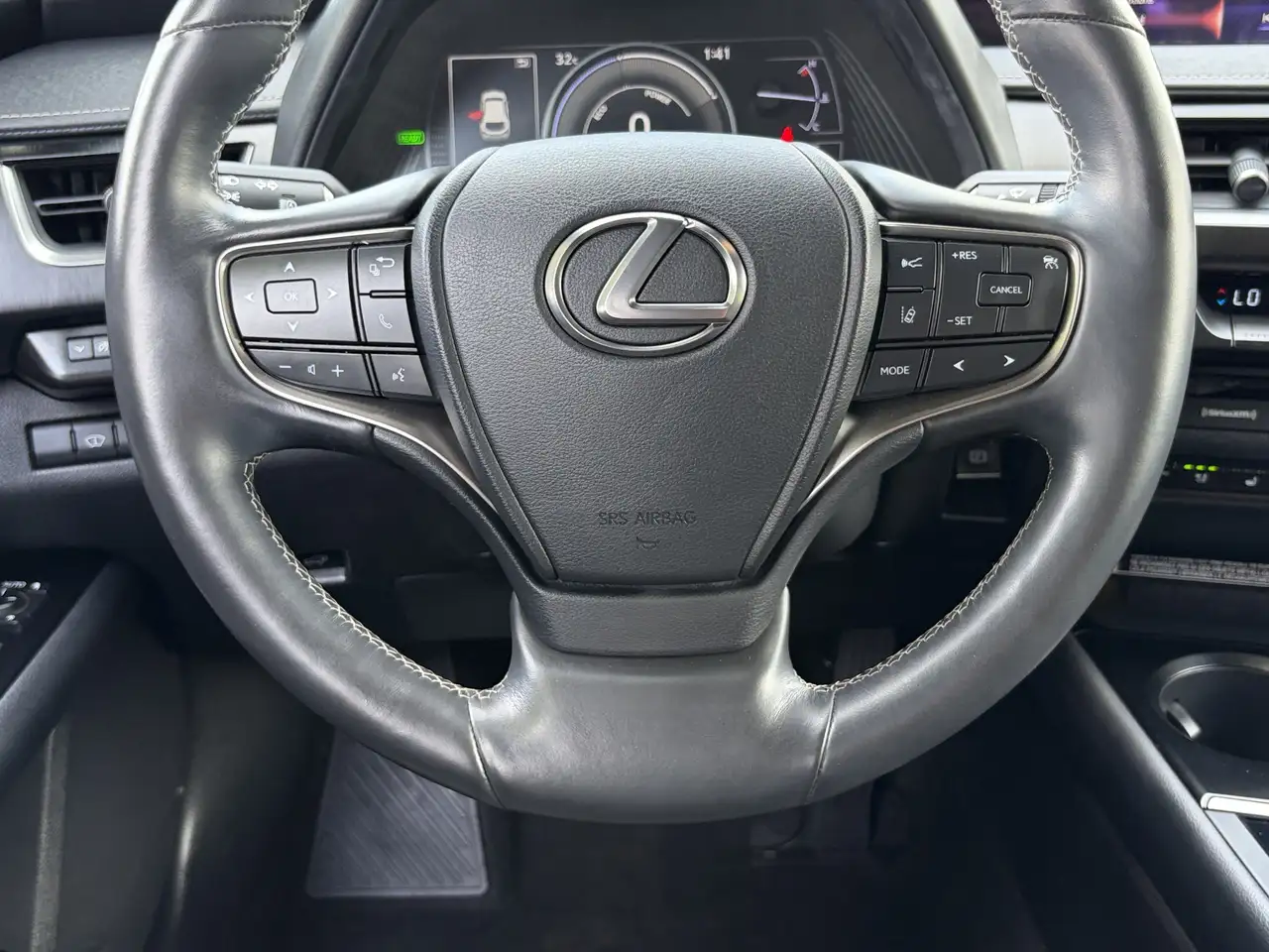 Lexus UX photo Lexus UX