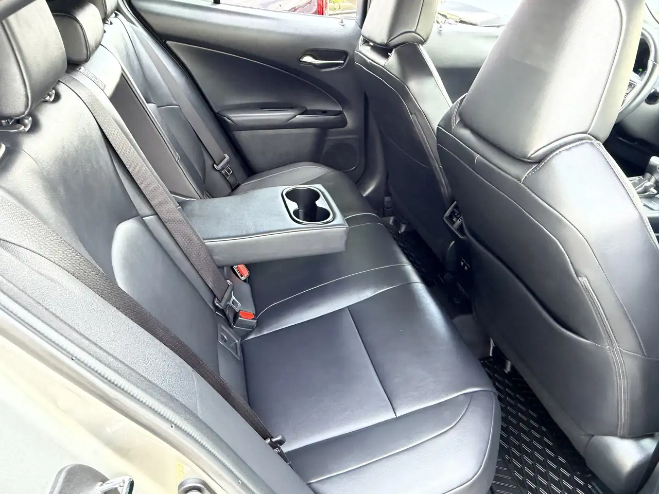 Lexus UX photo Lexus UX