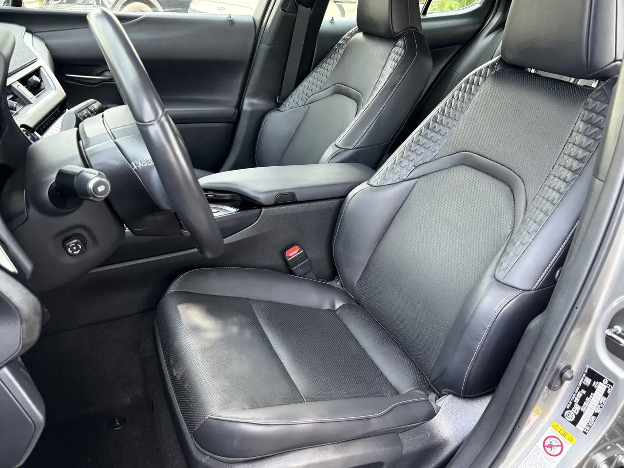 Lexus UX photo Lexus UX