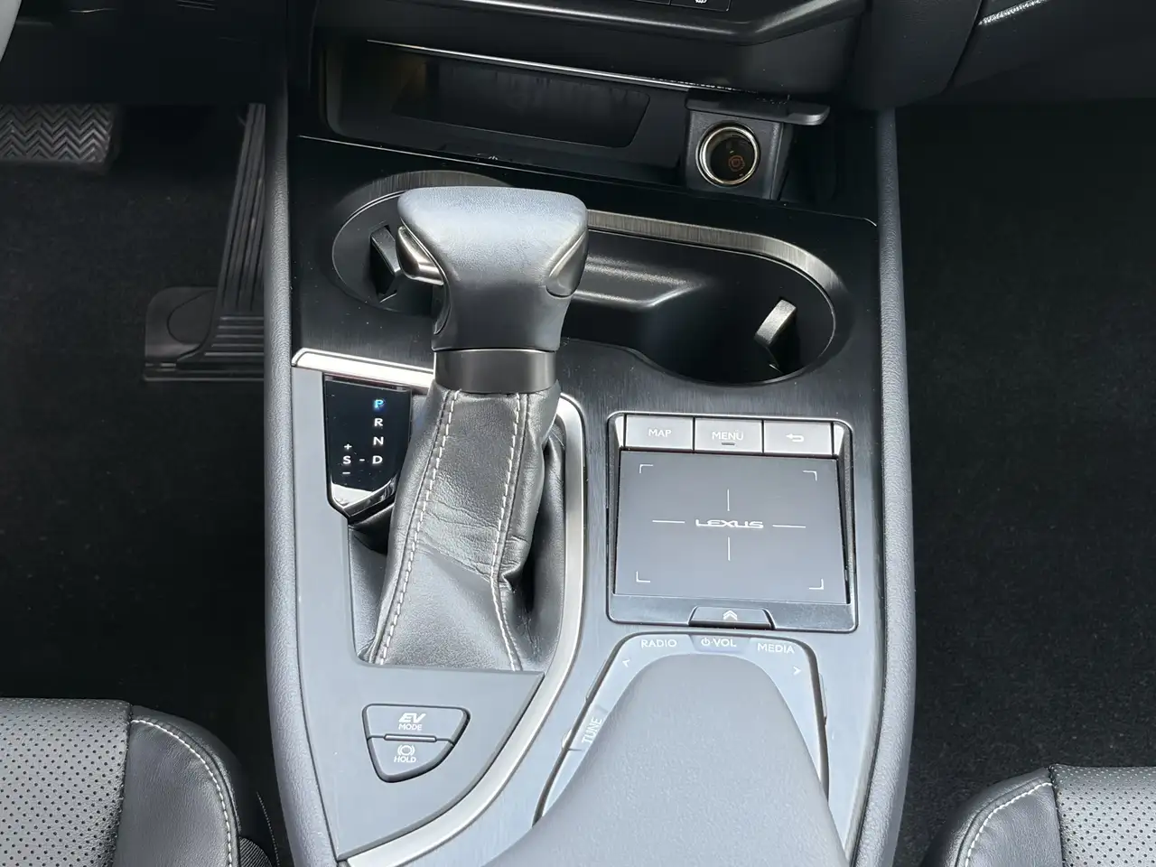 Lexus UX photo Lexus UX
