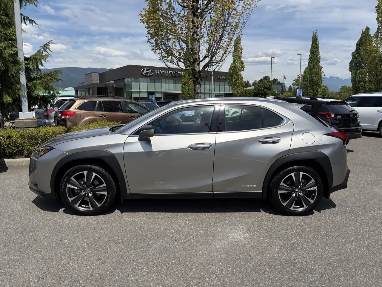 Lexus UX photo Lexus UX