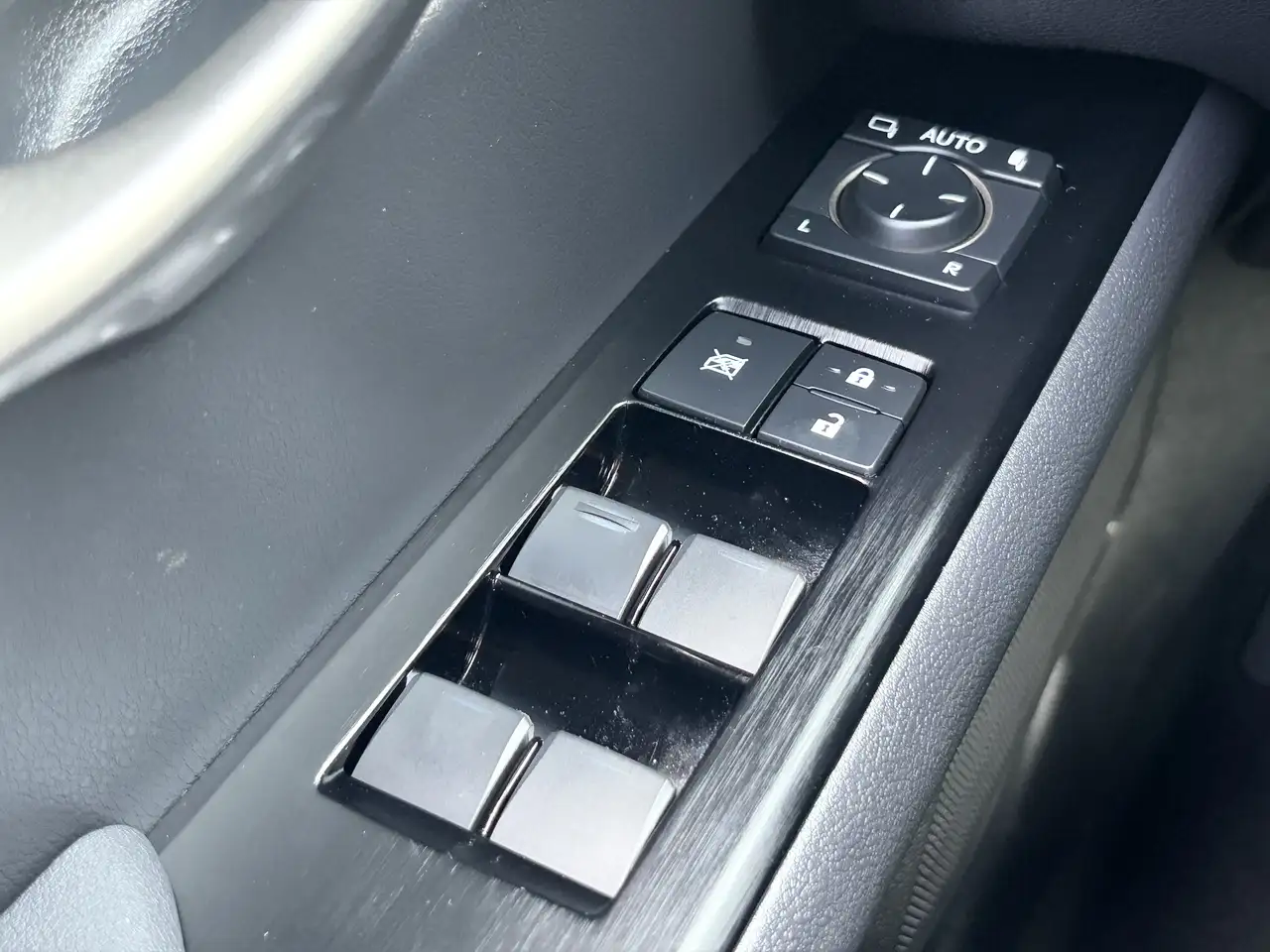 Lexus UX photo Lexus UX
