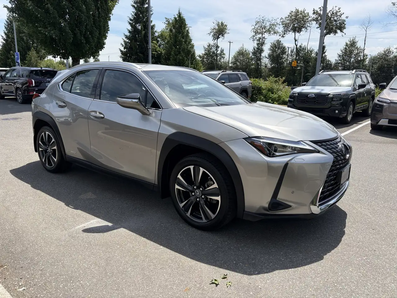 Lexus UX photo Lexus UX