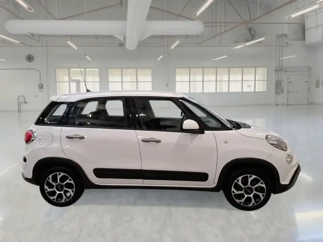 Fiat 500l view 3