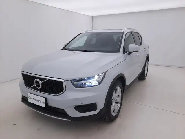 Volvo XC40 view 9