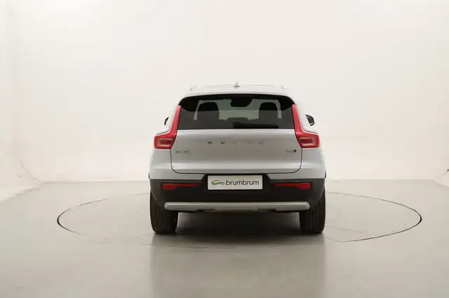 Volvo XC40 view 4