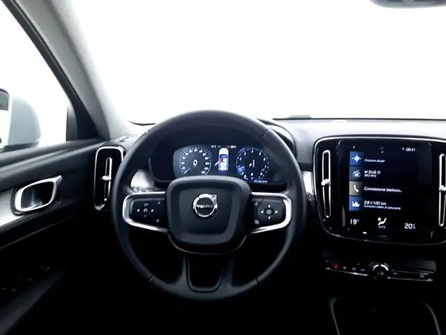 Volvo XC40 view 11