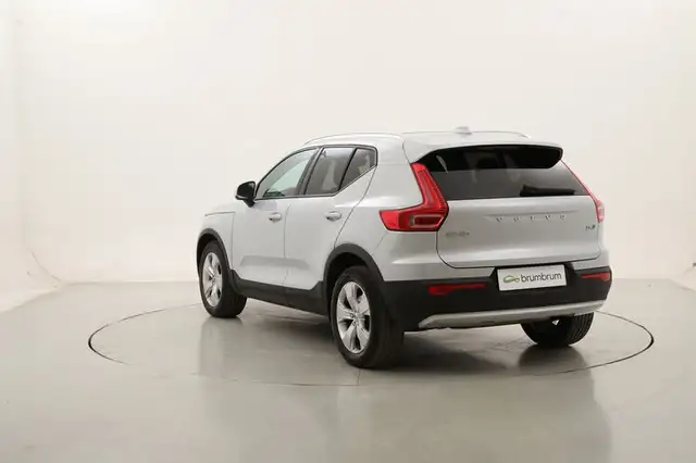 Volvo XC40 view 3