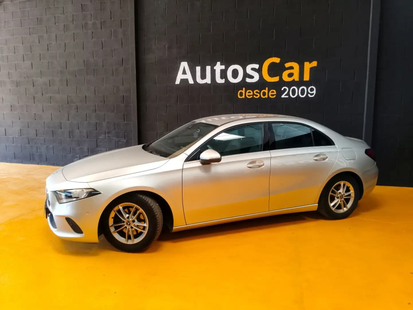 Mercedes-Benz A 180 180d Sedán 7G-DCT Gris - 2