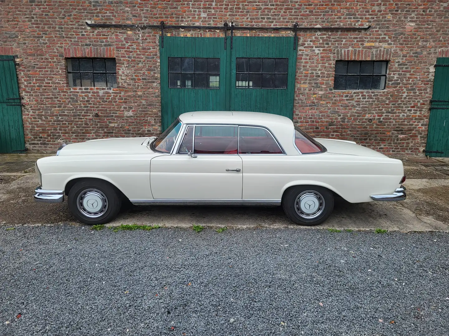 Mercedes-Benz 250 250 SE Coupé 4-Gang Automat ESSD EFH Wurzelholz Alb - 2