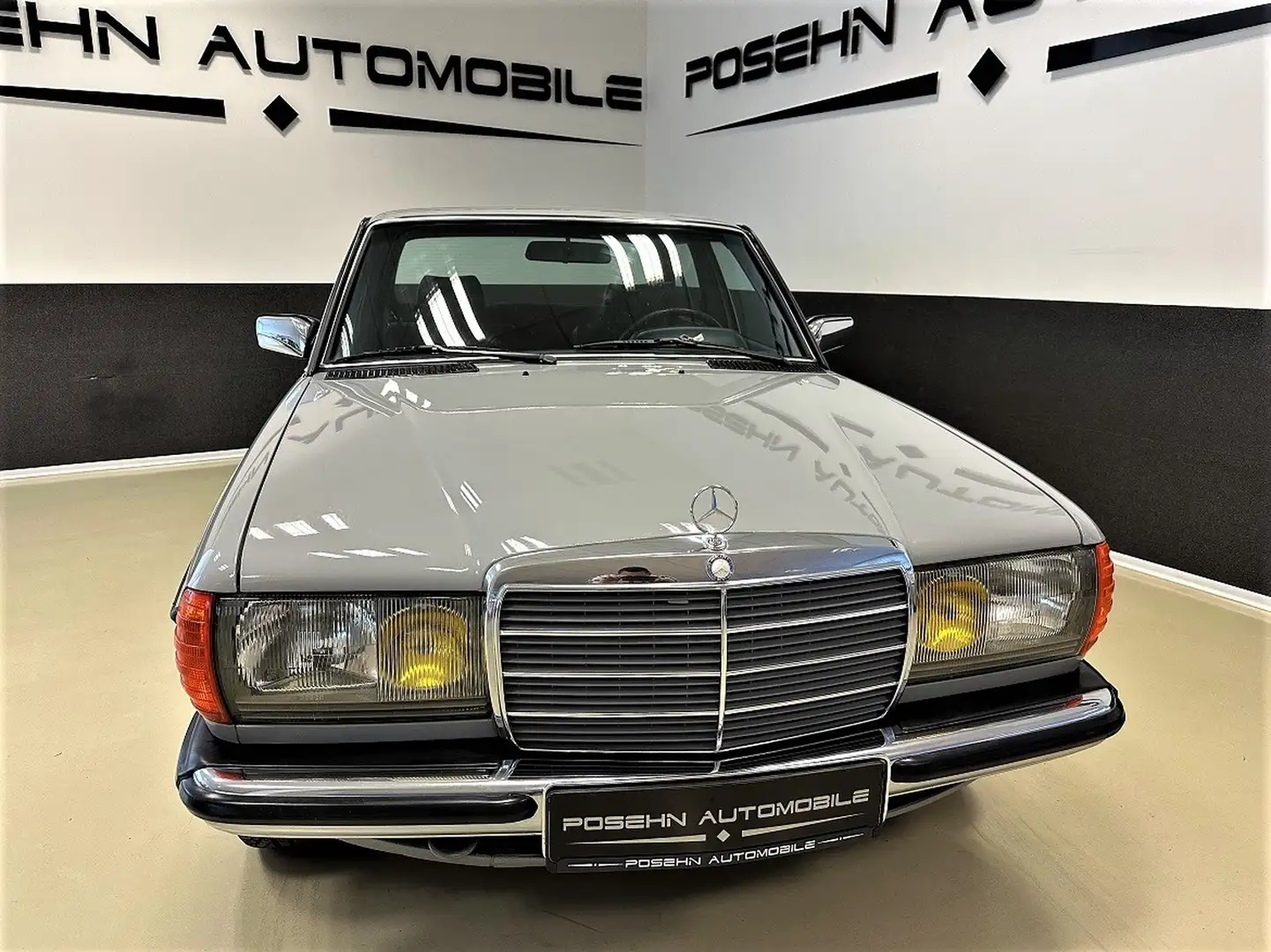 Mercedes-Benz 200 W123 H-Zulassung Oldtimer Klima Servo Gris - 2