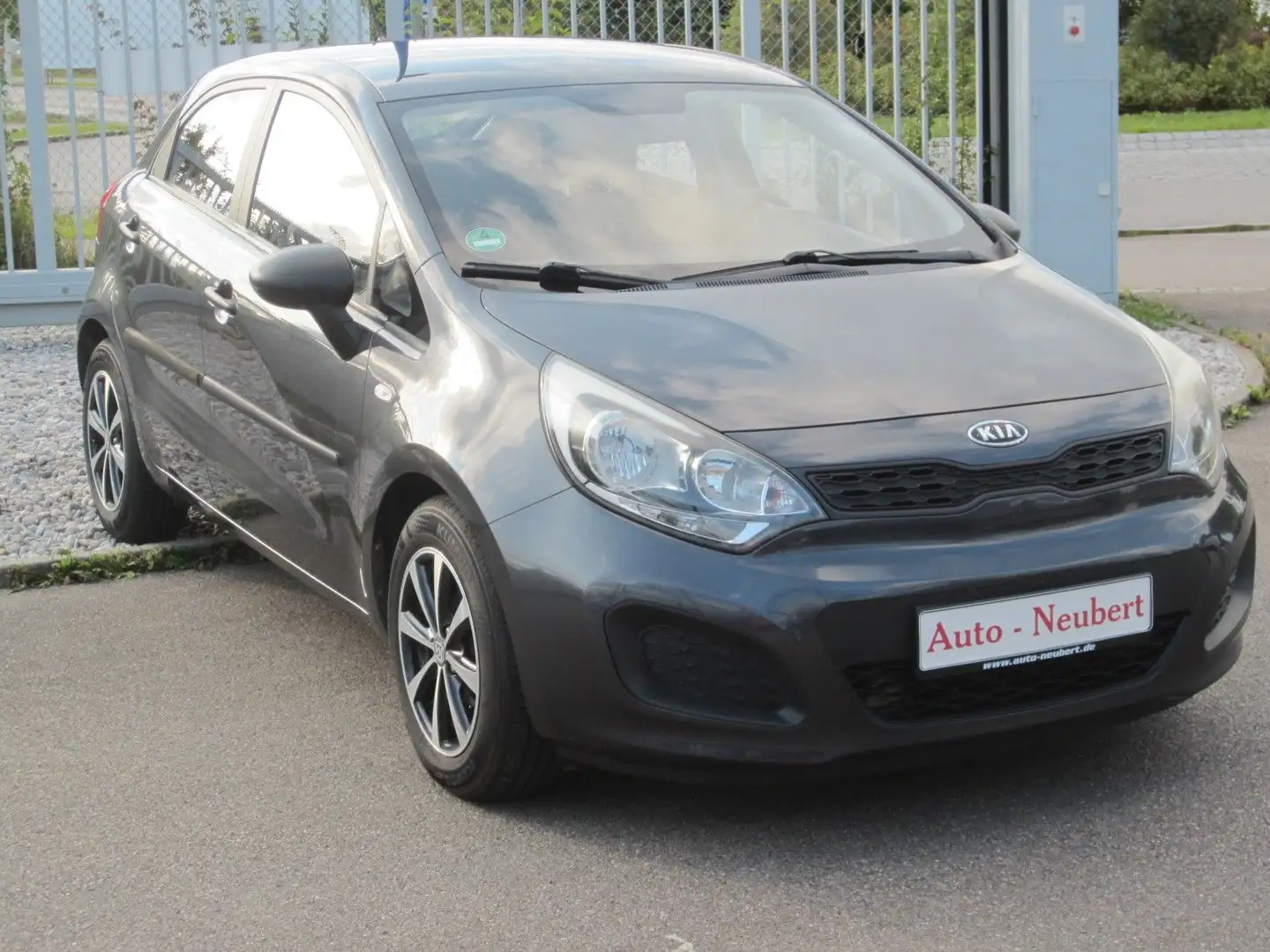 Kia Rio Attract Gris - 1