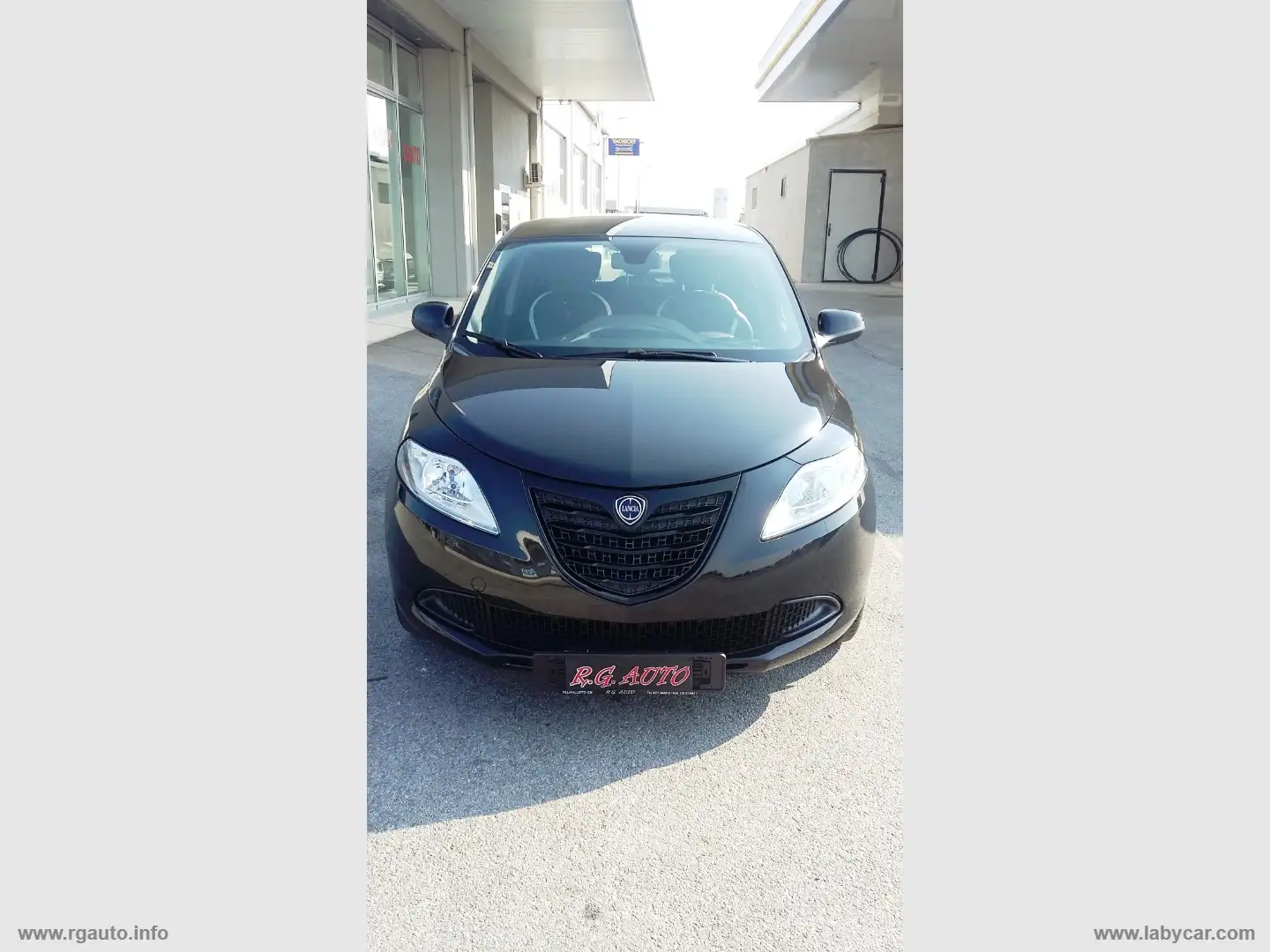 Lancia Ypsilon 1.2 69 CV 5p. GPL Ecochic Ele. Zwart - 2
