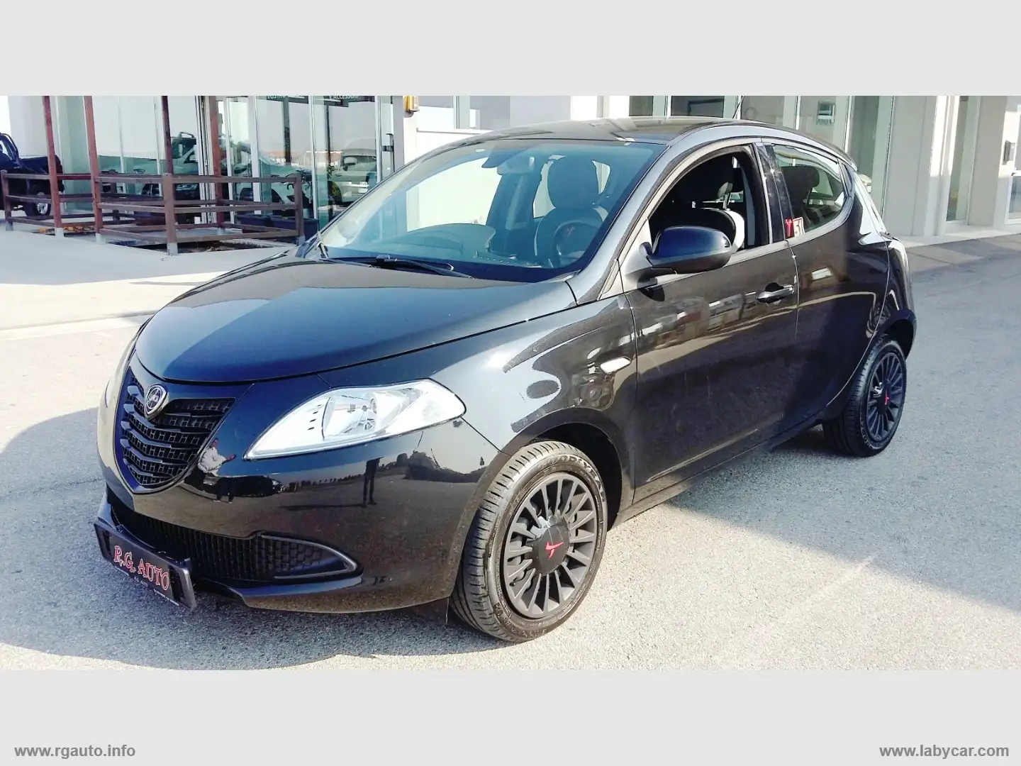 Lancia Ypsilon 1.2 69 CV 5p. GPL Ecochic Ele. Zwart - 1
