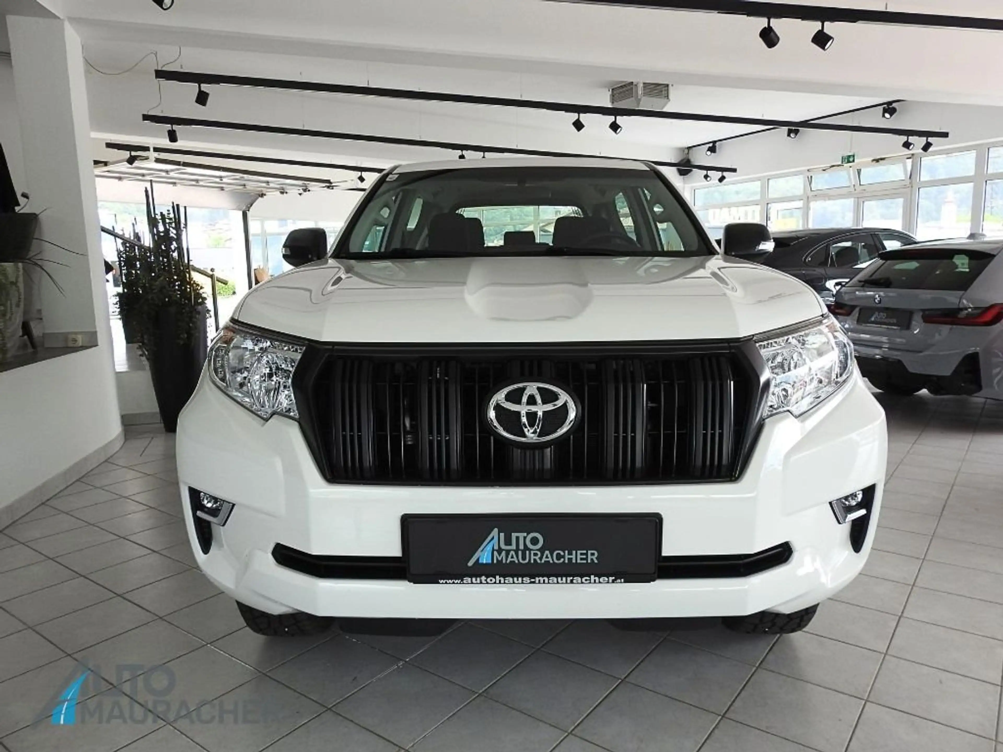 Toyota Land Cruiser 2.8 D4-D 3trg*AHK* — photo 3