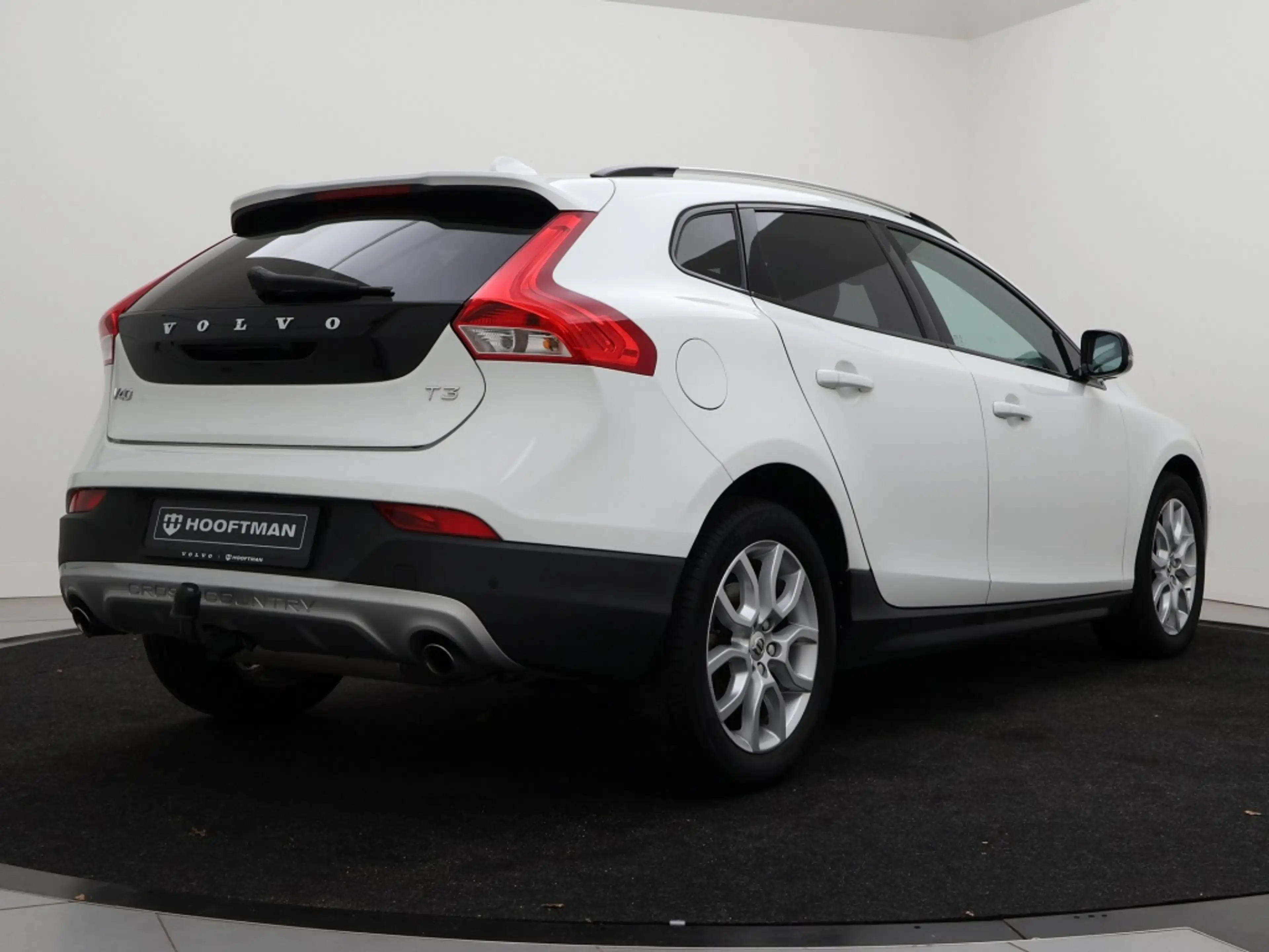 Volvo V40 Cross Country T3 AUT(6) POLAR+ LUXURY LEDER PANORAMADAK HARMAN K — photo 4