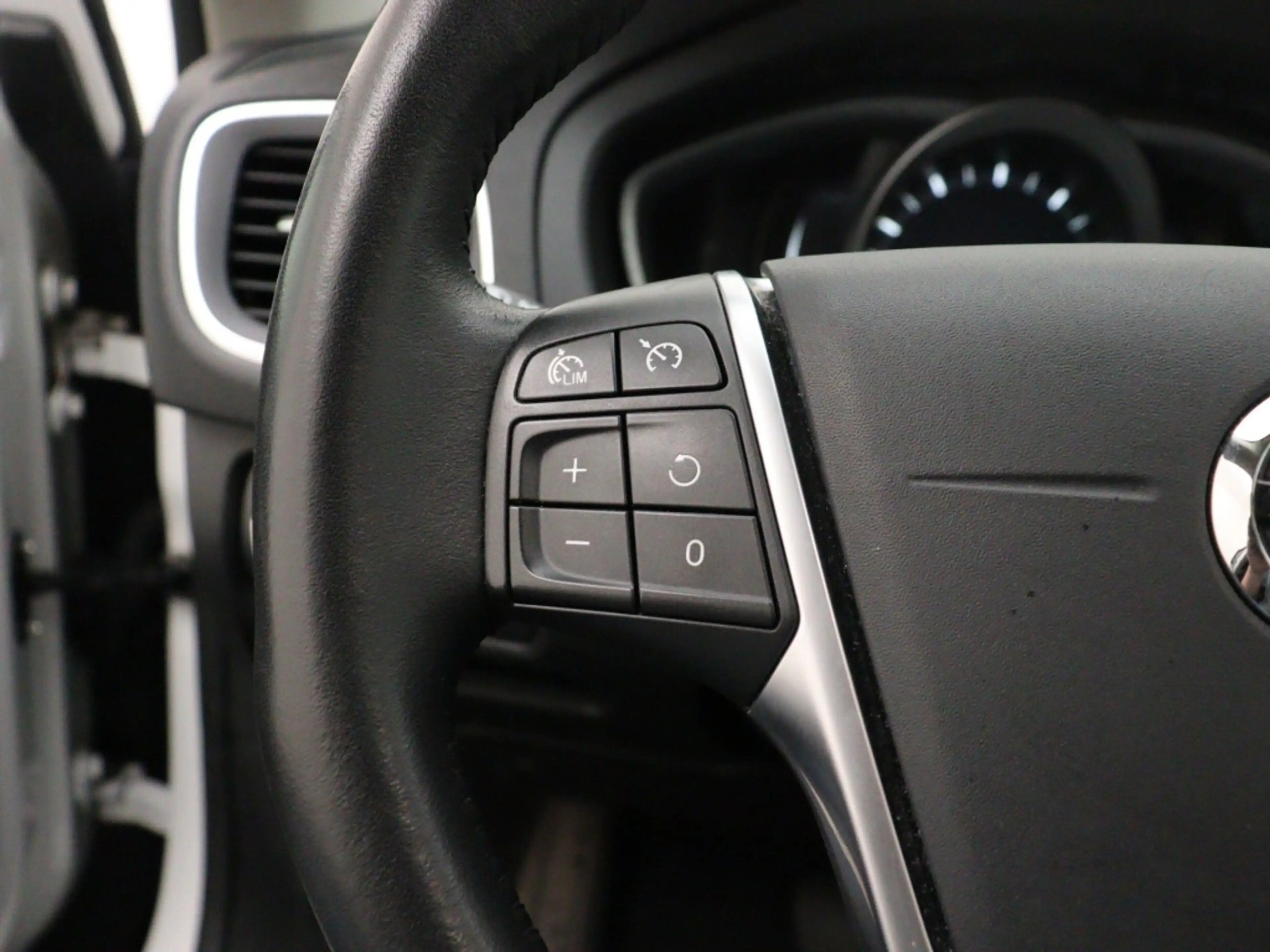 Volvo V40 Cross Country T3 AUT(6) POLAR+ LUXURY LEDER PANORAMADAK HARMAN K — photo 14