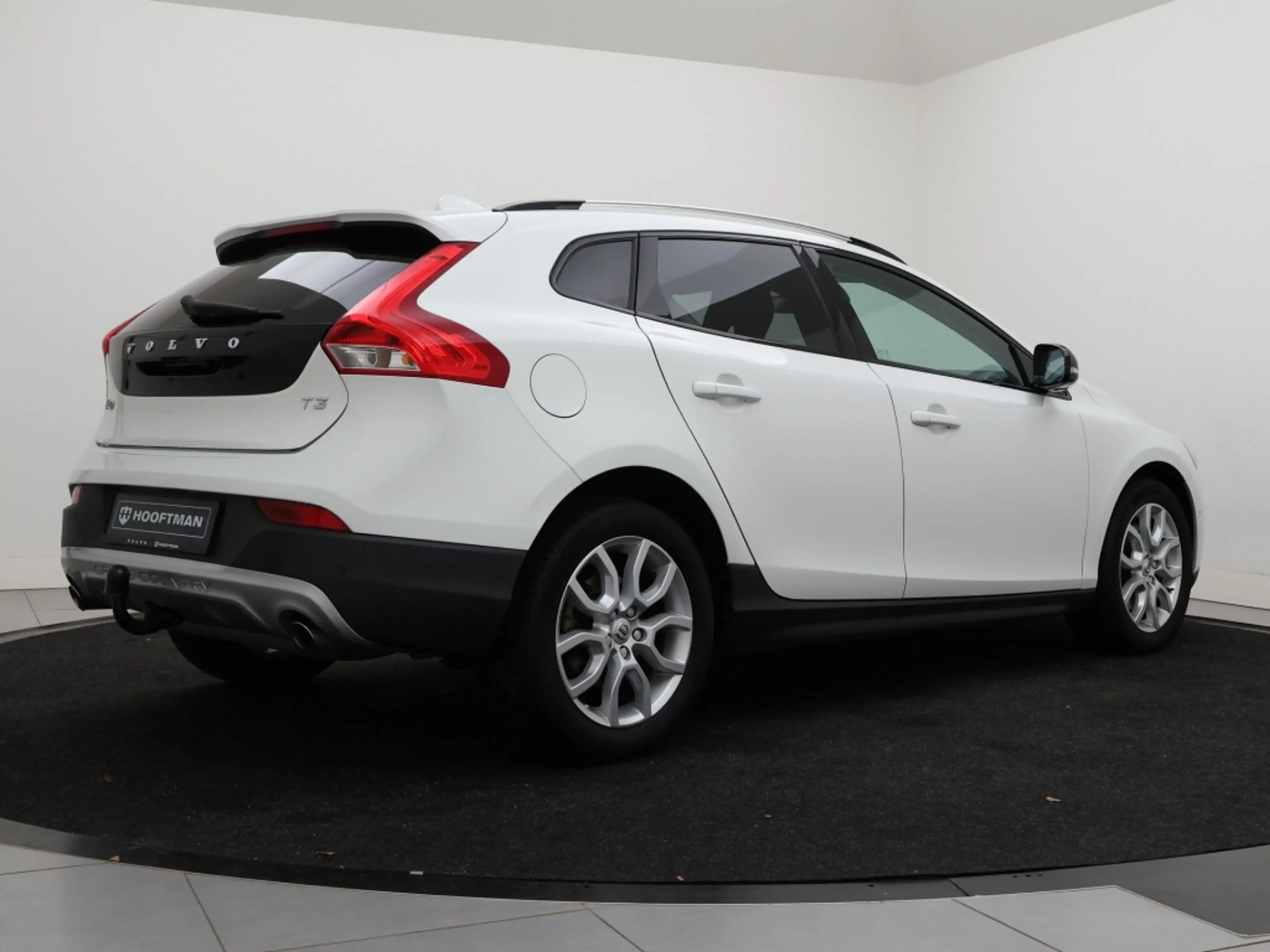 Volvo V40 Cross Country T3 AUT(6) POLAR+ LUXURY LEDER PANORAMADAK HARMAN K — photo 3